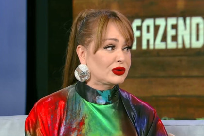 Gaby Spanic emocionada e participando do programa Hoje em Dia sobre A Fazenda