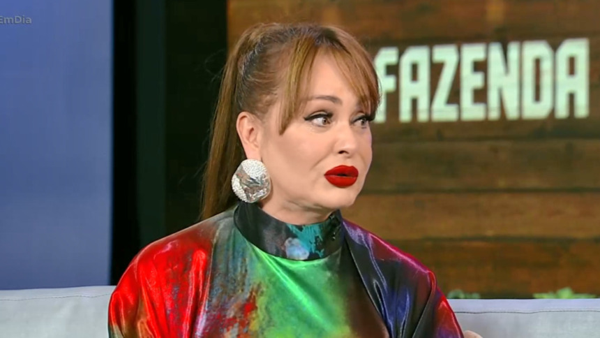 Gaby Spanic emocionada e participando do programa Hoje em Dia sobre A Fazenda