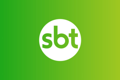 Logo do SBT em fundo ver indicando transmissões da Copa do Mundo