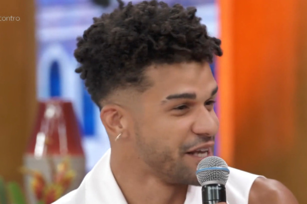 Lucas Leto emocionado, em trecho de participação no Encontro