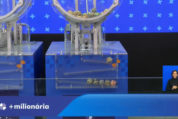 Bolas da +Milionária pronta pare descerem no globo do sorteio
