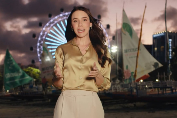Nathalia Lopes em chamada do novo AB2 telejornal da TV Asa Branca Alagoas
