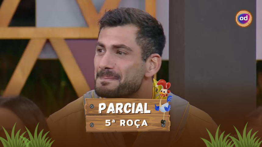 Nizam sorrindo na arte da enquete da 5ª Roça de A Fazenda 17