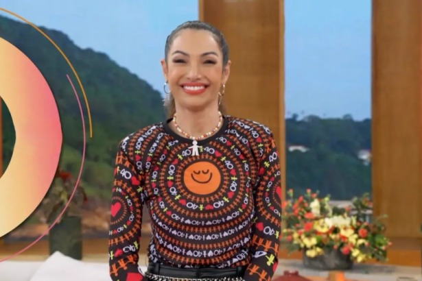 Patrícia Poeta sorrindo na chamada do programa desta terça-feira (28)
