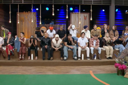 Peões preparados no palco da atividade da discórdia "O Sino" em A Fazenda