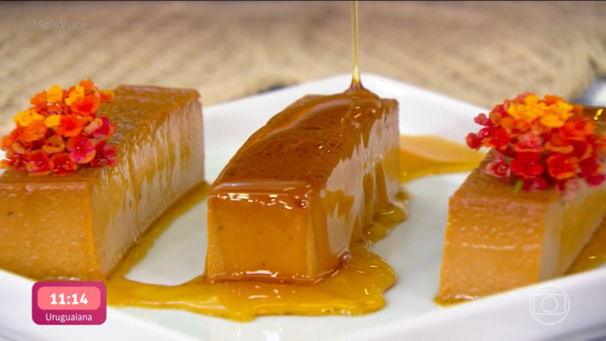 Três pedaços de pudim de doce de leite no prato do Mais Você