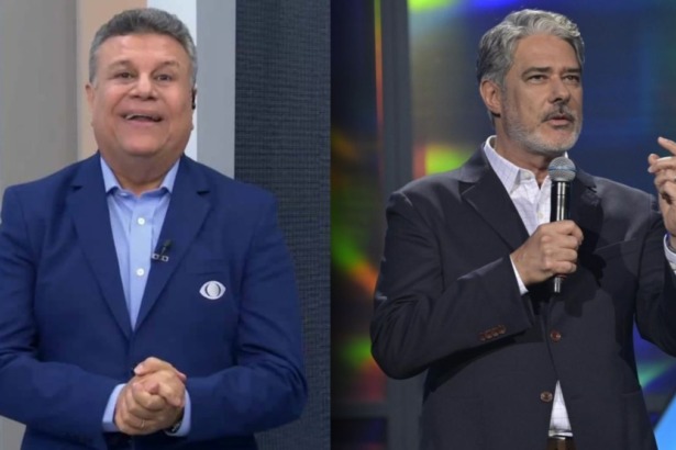 Montagem dos jornalistas Téo José (esquerda), sorrindo e usando um blazer azul, e William Bonner (direita), sério e de terno azul-marinho, segurando um microfone.