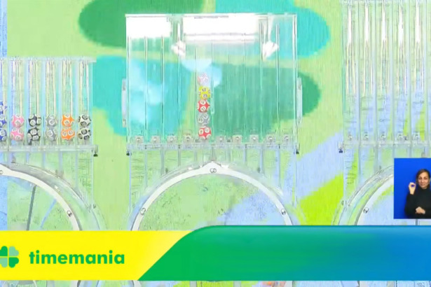 Bolas da Timemania pronta pare descerem no globo do sorteio