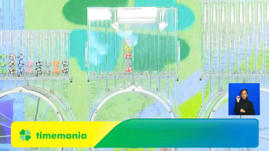 Bolas da Timemania pronta pare descerem no globo do sorteio