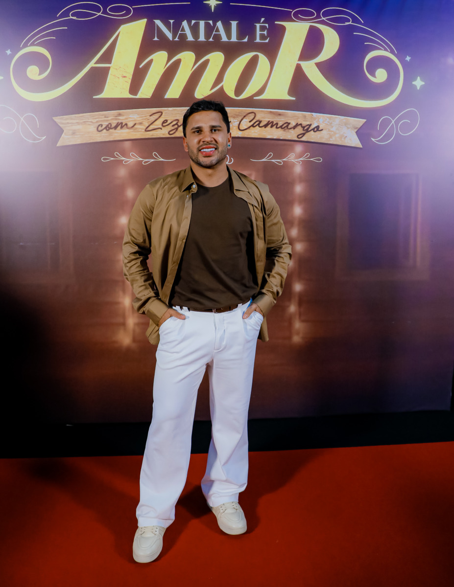 Lucas Guimarães no tapete vermelho do especial