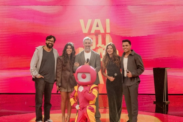 Marcos Mion recebe Fernando Caruso, Luana Zucoloto, Mariana Santos e Felipe Araújo no palco do novo quadro Vai ou Não Vai? do Caldeirão