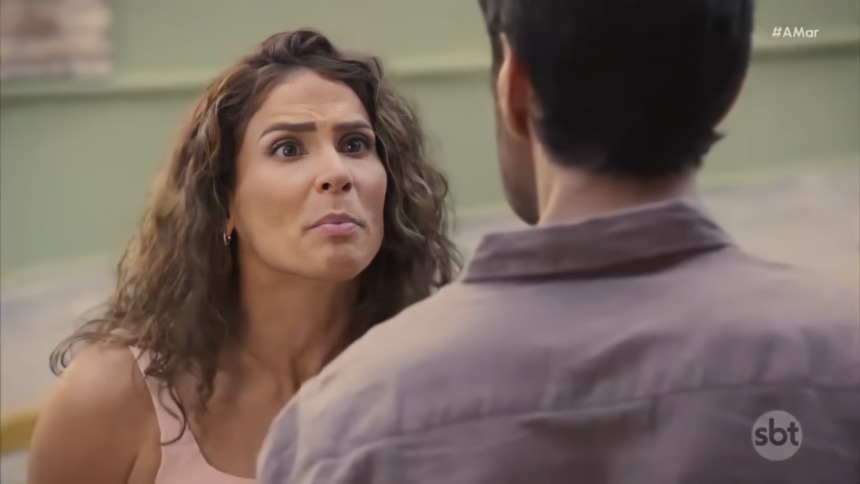 Estrella (Eva Cedeño) em cena da novela A.Mar no SBT