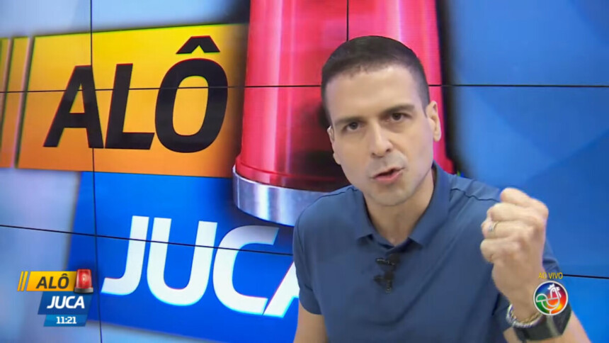 Marcelo Castro mostra o punho irritado enquanto apresentava o Alô Juca na Bahia