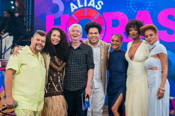 Serginho Groisman recebe Aline Wirley, Karin Hils, Isabel Fillardis, Babu Santana, Robson Nunes, Micheli Machado, Negra Li, Belize Pombal, Jessica Ellen e Thainá Gonçalves no palco do Altas Horas