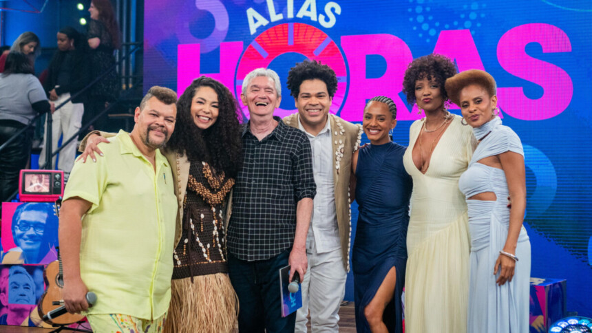Serginho Groisman recebe Aline Wirley, Karin Hils, Isabel Fillardis, Babu Santana, Robson Nunes, Micheli Machado, Negra Li, Belize Pombal, Jessica Ellen e Thainá Gonçalves no palco do Altas Horas