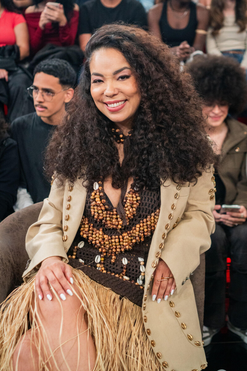 Micheli Machado sorridente no Altas Horas