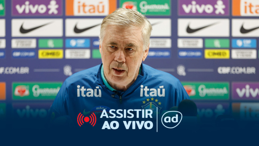 Ténico Carlo Ancelotti na arte onde assistir ao jogo Brasil x Senegal
