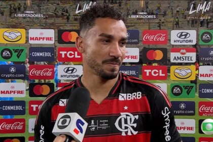 Danilo chora em frente ao microfone da TV Globo