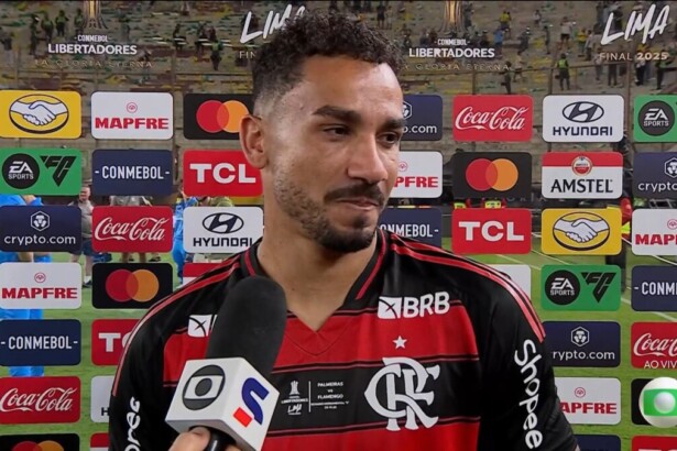 Danilo chora em frente ao microfone da TV Globo