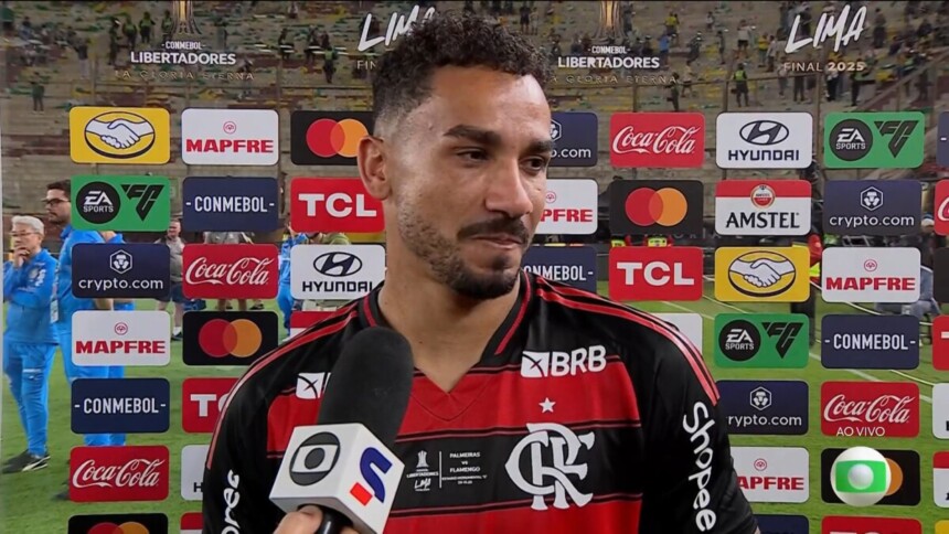 Danilo chora em frente ao microfone da TV Globo