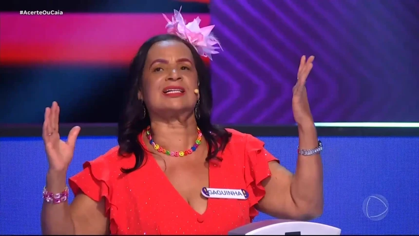 Gaga de Ilhéus levanta as mãos antes de cair no buraco do Acerte ou Caia! da RECORD