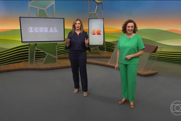 Cristina Vieira e Hellen Santos lado a lado em pé no centro do cenário do Globo Rural