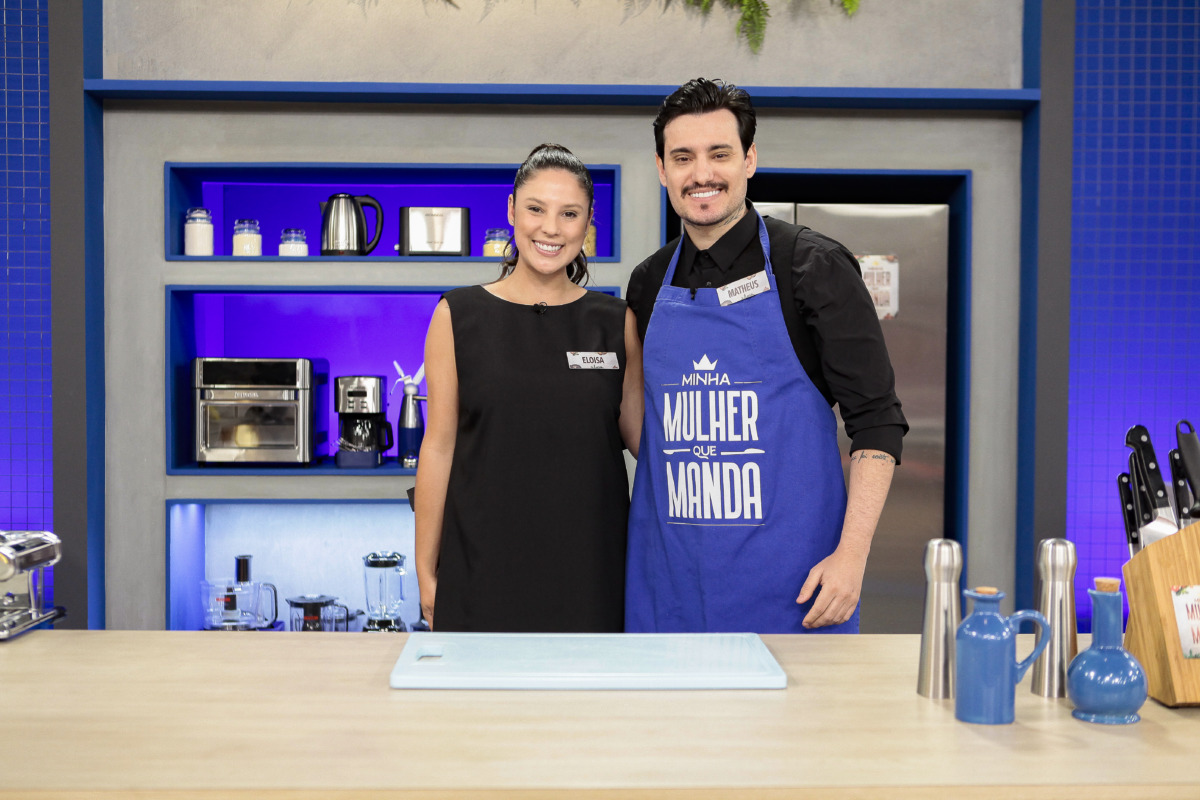 Matheus e Eloisa Santoro na cozinha azul do quadro do Domingo Legal
