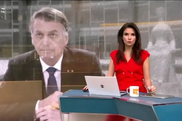 Imagem de Bolsonaro no telão do estúdio do Plantão Globo. A Frente a apresentadora Sabina Simonato traz a notícia