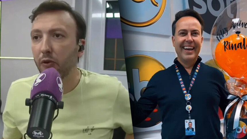 Murilo Bordoni, produtor de Ratinho, fala no microfone da Rádio Massa, dividindo tela com uma foto de Rinaldi Fari sorridente em um camarim com logos do SBT por trás