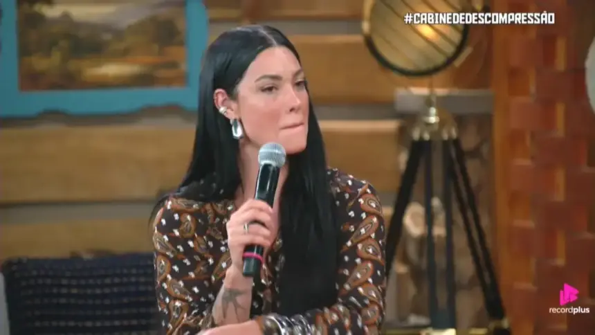 Rayane morde os lábios ao saber que Belo e Viviane Araújo vão contracenar em Três Graças