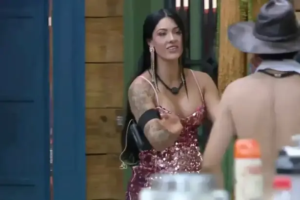 Rayane bate palmas na cozinha para Dudu e afirma que vai acordá-lo em A Fazenda 17