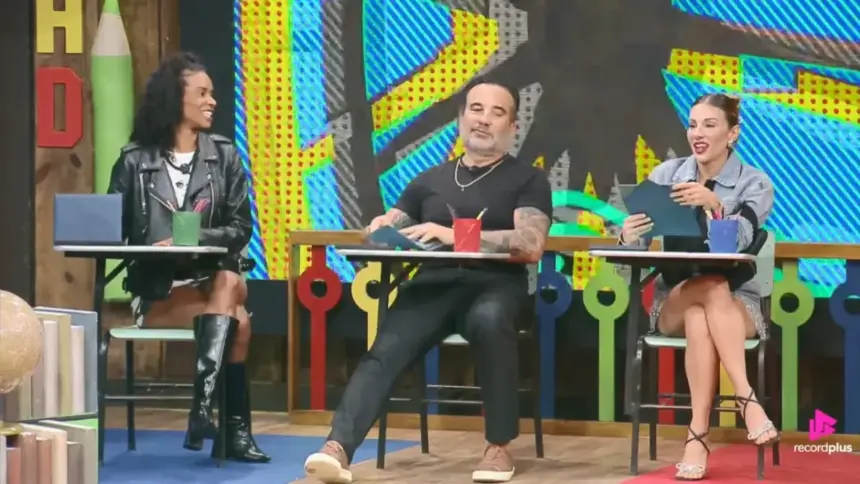 Kathy, Fabiano e Maria sentados no banquinho da escola, na dinâmica de apontamento que resultou na Roça Especial de A Fazenda 17