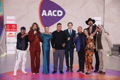 Liminha, Narcia, Patricia Abravanel, Ronaldo, Celso Portiolli, Galvão, Rebeca Abravanel e o cantor Luan Pereira