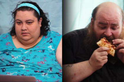 Vianey completamente obesa sentada no sofá, Allen também muito obeso comendo uma pizza em cena de Quilos Mortais
