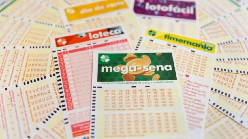 Volantes dos sorteios Loterias Caixas sobrepostos