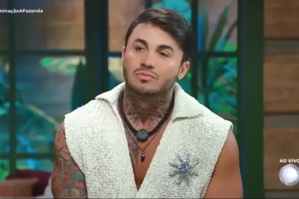 Wallas chorando antes de ser eliminado em A Fazenda 17