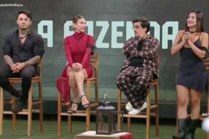 Wallas, Maria, Dudu e Duda sentados no banquinho da Roça
