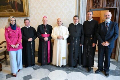 Equipe da TV Aparecida e o Papa