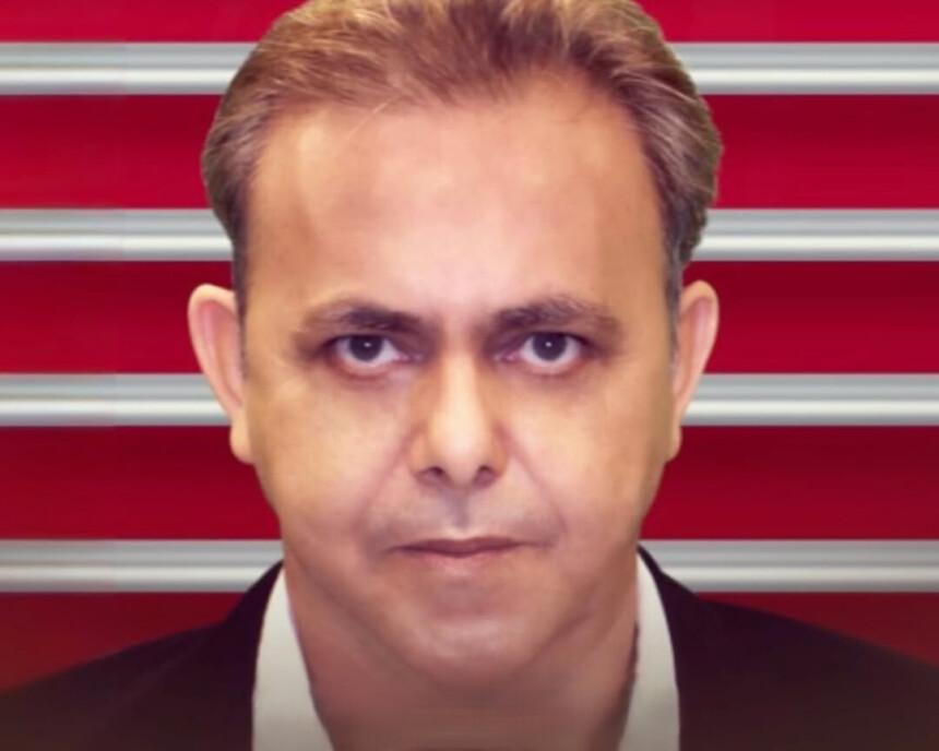 Repórter Águia Dourada com olhar sério nos bastidores da TV Cidade/RECORD