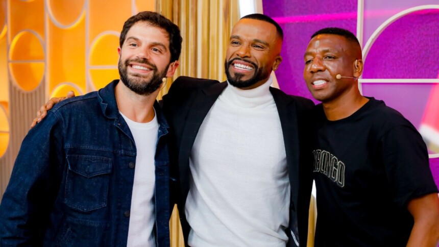 Alexandre Pires, Amaral e Duda Nagle em foto posada no Sabadou com Virginia