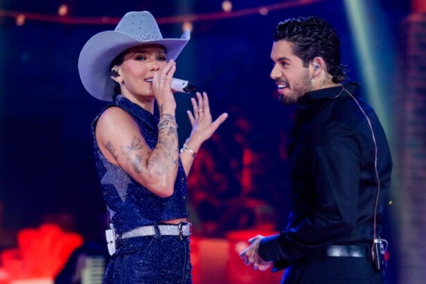 Ana Castela e Zé Felipe dividindo palco no especial Natal da Boiadeira no SBT