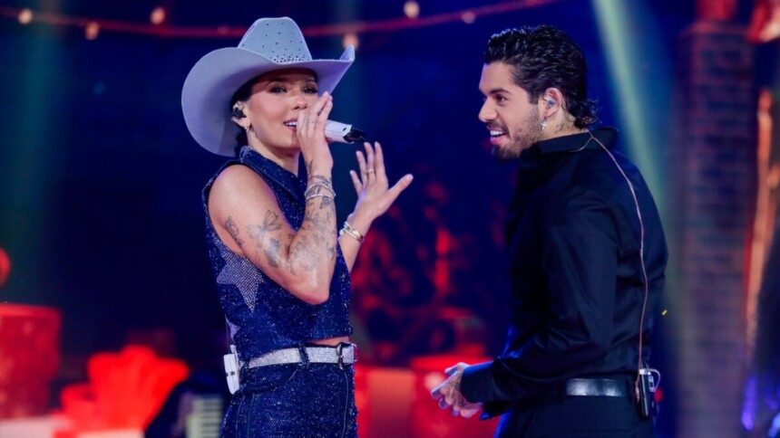 Ana Castela e Zé Felipe dividindo palco no especial Natal da Boiadeira no SBT