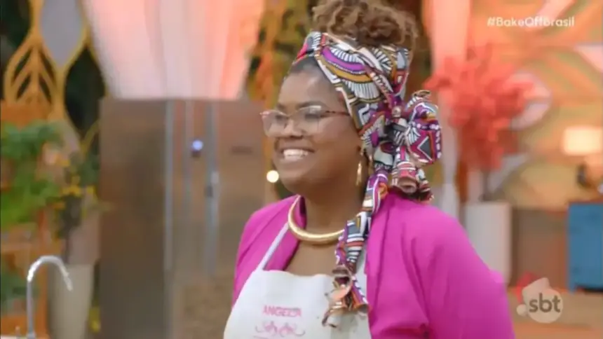 Ângela sorrir no cenário do Bake Off Brasil 2025