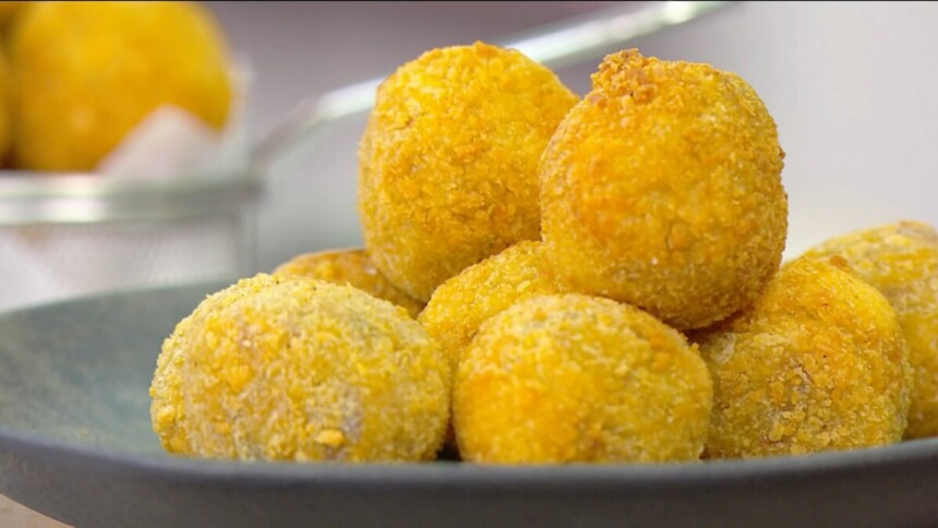 Bolinho de carne com inhame em um pote no cenário do Mais Você