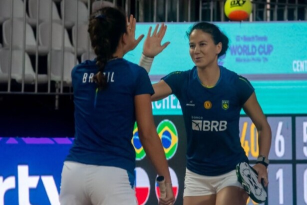 Dupla feminina brasileira na disputa da Copa do Mundo de Beach Tennis