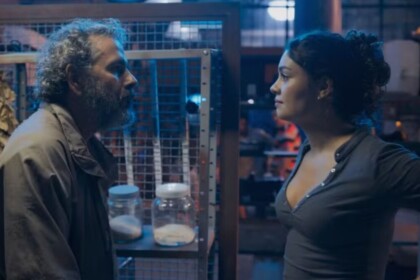 Joaquim (Marcos Palmeira) e Gerluce (Sophie Charlotte) em trecho de capítulo da novela Três Graças