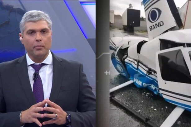 Apresentador Joel Datena no cenário do Brasil Urgente divide tela com o helicóptero da Band caído e destruído no chão, em um estacionamento de São Paulo