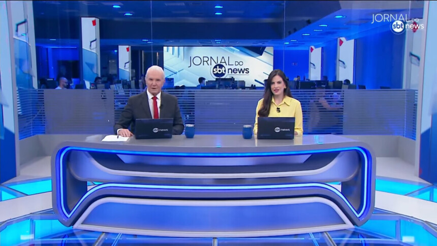Celso Freitas e Marina Demori na bancada do Jornal do SBT News