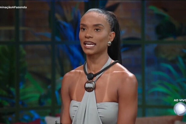 Kathy em trecho da noite de eliminação em A Fazenda