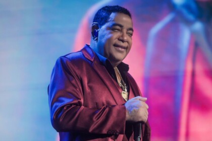 Luiz Carlos em trecho do especial do Raça Negra na RECORD